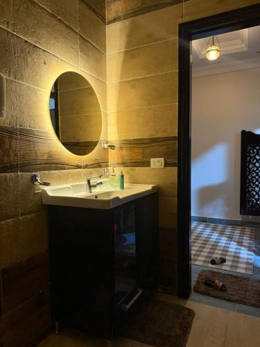 New 2BR Apartment Spacious Living Area شقة جديدة اكتوبر تجهيز مكيفه بالكامل 2026 غرفتين نوم وريسبشن قطعتين للعائلات فقط او اثنين من نفس الجنسين - image 6