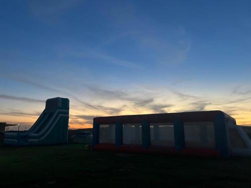 New 3bhk kidsplayground orchid farm resort farm house ras al khaima – khách sạn tại Wadi Khadeja