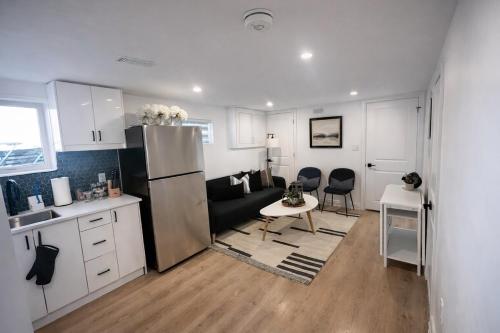 2 Bed Newly Renovated unit near Falls and Buffalo in Port Colborne (ON)