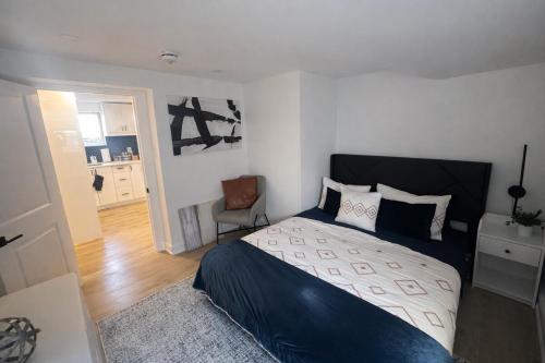 2 Bed Newly Renovated unit near Falls and Buffalo in Port Colborne (ON)
