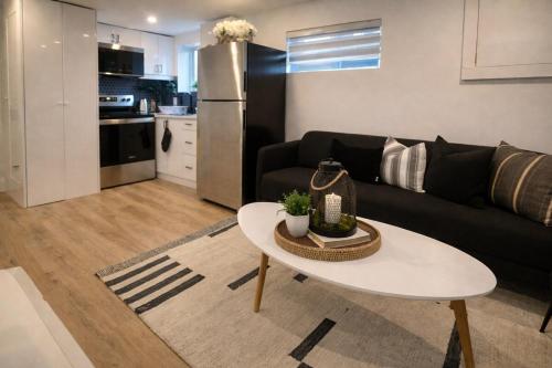 2 Bed Newly Renovated unit near Falls and Buffalo in Port Colborne (ON)