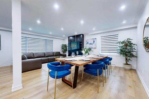 Lux 7 Bedroom Home [Near Rogers Stadium/Downsview] – khách sạn tại North York