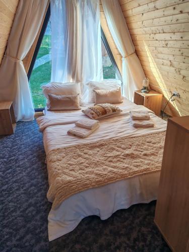 Carpatina A-Frame Retreat - Rustic Cabins for Couples in Costeşti (Dâmbovița)