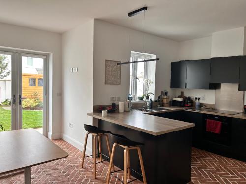 Large double room with a private bathroom in a quiet neighbourhood, Dublín (foto 4)