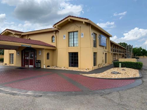 Studio Lodge of Montgomery