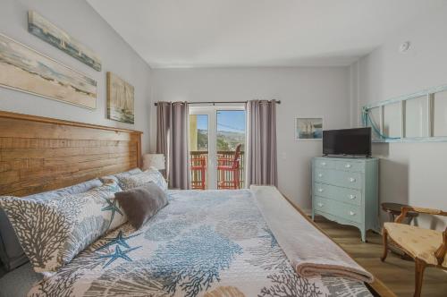 Oceanfront Condo King Suite & Pet-Friendly Stay, Rockaway Beach