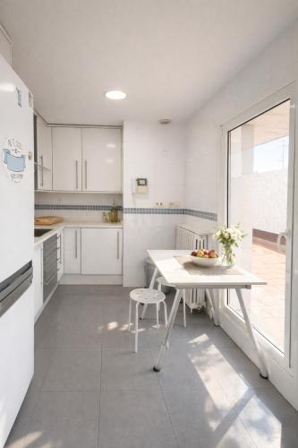 keuken, Apartamento espacioso - 2 dormitorios - 2 baños - Cerca del metro (Apartamento espacioso - 2 dormitorios - 2 banos - Cerca del metro) in La Latina