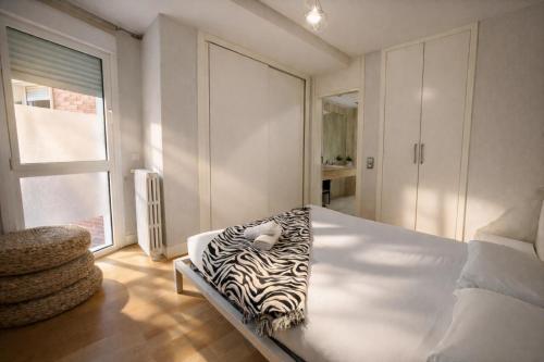 Apartamento espacioso - 2 dormitorios - 2 baños - Cerca del metro (Apartamento espacioso - 2 dormitorios - 2 banos - Cerca del metro) in La Latina