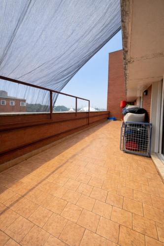 balkon/terras, Apartamento espacioso - 2 dormitorios - 2 baños - Cerca del metro (Apartamento espacioso - 2 dormitorios - 2 banos - Cerca del metro) in La Latina