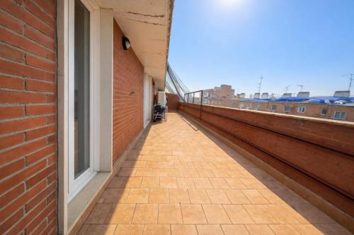 balkon/terras, Apartamento espacioso - 2 dormitorios - 2 baños - Cerca del metro (Apartamento espacioso - 2 dormitorios - 2 banos - Cerca del metro) in La Latina