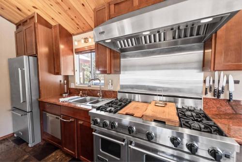 072 - Gourmet Getaway in Big Bear Lake, USA
