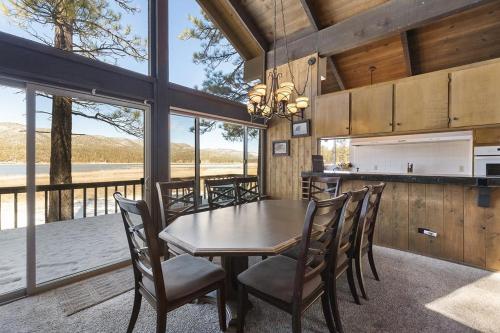 052 - Condor Cove in Big Bear Lake, USA
