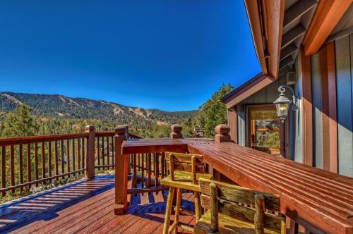 053 - Glass House on the Ridge in Big Bear Lake, USA