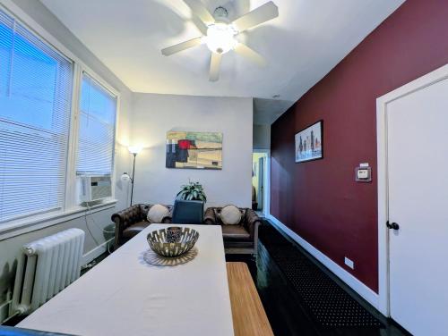 The Avondale Guesthouse in Evanston (IL)