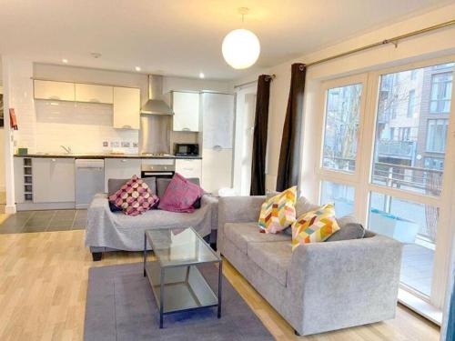 Westminster Three-Bedroom Apartment - image 5