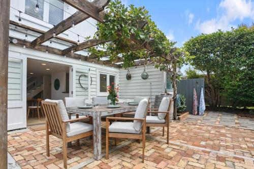 Balcony/terrace, Little Beach Gem - with Hot Tub in Tairua