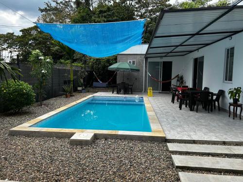 Swimming pool, Casa campestre CAVALI in La Palmera