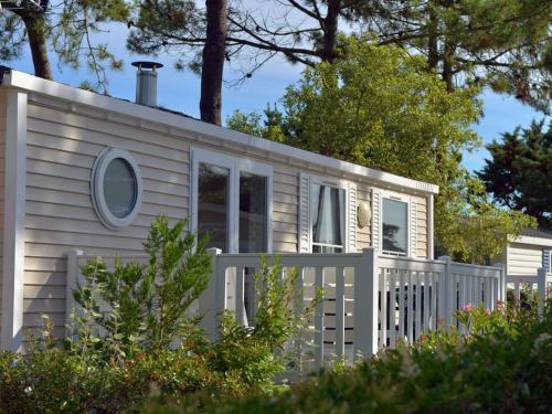 Mobil-home avec terrasse, 2 chambres doubles, cuisine équipée - API-1-52-1467