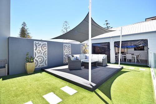 Ocean Oasis Beach House with Pool in Yanchep