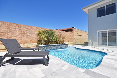 Ocean Oasis Beach House with Pool in Yanchep