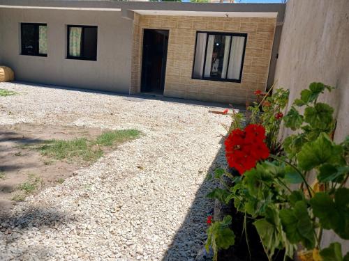 CASA 3 DORMITORIOS MATRIMONIALES y PARQUE