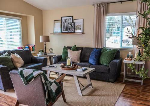 Beautiful Retreat 4 Miles to Park Entrance Steps to Dining, Three Rivers