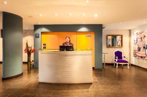 81051510 Hotel 104 Art Suites