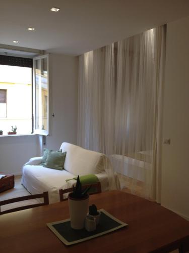 White Apartment in San Giovanni, Rome