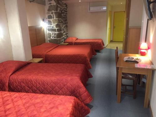 1 double bed, 3 twin beds