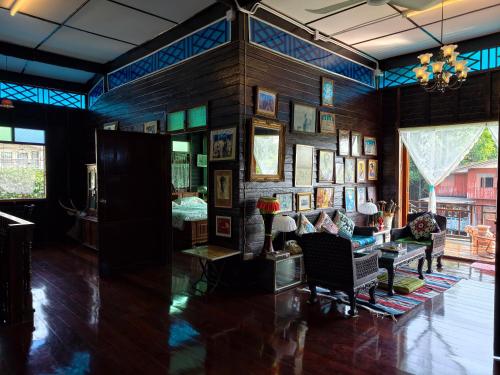 Namsamai Sukjai Sanamchai Bangkok 