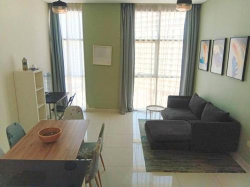 Chic Park Central 1Bedroom Perfect for Two in Madinat Zayid