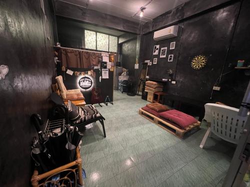 room detail thumbnail 2