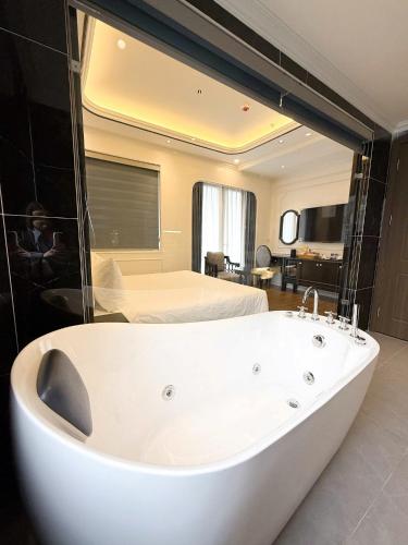 Facilities, Royal Hotel Lâm Hạ in Long Bien District
