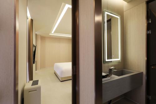 room detail thumbnail 2