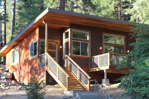 Alpenglow 2 - 2BR/2BA Holiday Home - image 11
