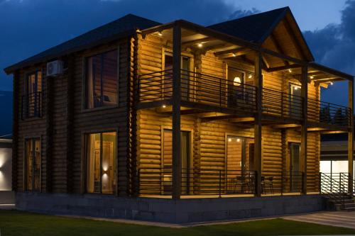 Vista exterior, Homma Aparan with Superpool in Aragats