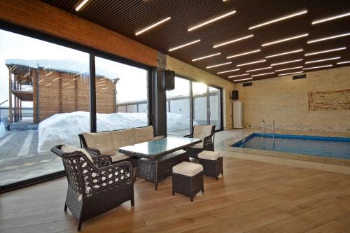 Piscina, Homma Aparan with Superpool in Aragats