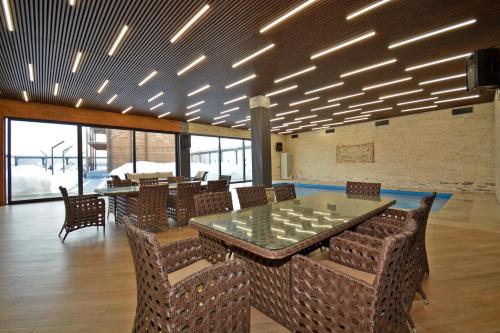 Sala de estar/TV partilhada, Homma Aparan with Superpool in Aragats