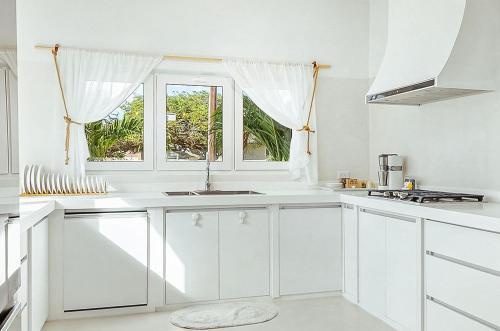 Soulful Escape Spacious 5BR Villa by Bocobay - image 4