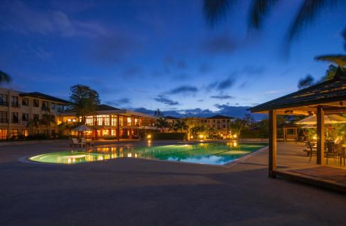 スイミングプール, Holiday Inn and Suites Batangas Limapark By IHG in バタンガス