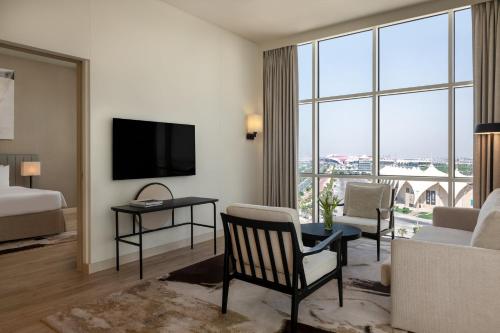 1 Bedroom Suite Pool View Balcony Theme Park Access