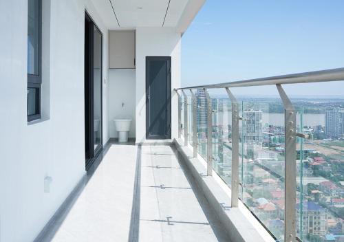 Balcony/terrace, Urban Sanctuary @ Riva Phnom Penh in Sangkat Chrouy Changva