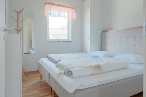2 bedrooms, 5 beds