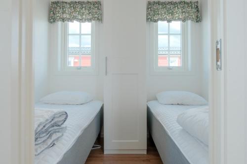 2 bedrooms, 5 beds