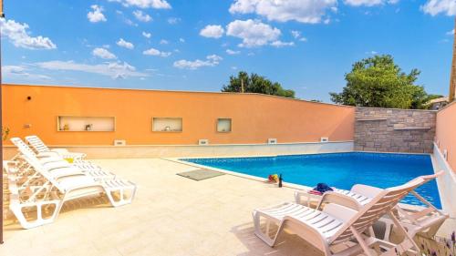 Apartman Damir 2 by Villas Guide – khách sạn tại Galižana