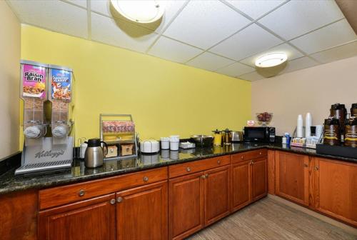 ล็อบบี้, ซูเปอร์ 8 บาย วินด์แฮม คลาร์กสวิล นอร์ทอีสต์ (Super 8 By Wyndham Clarksville Northeast) in คลาร์กสวิล (TN)