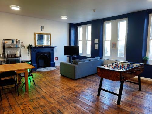 Shared lounge/TV area, BunkHouse in Cardiff