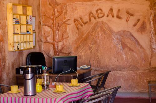 gedeelde lounge/tv-ruimte, Hostal Alabalti in San Pedro de Atacama