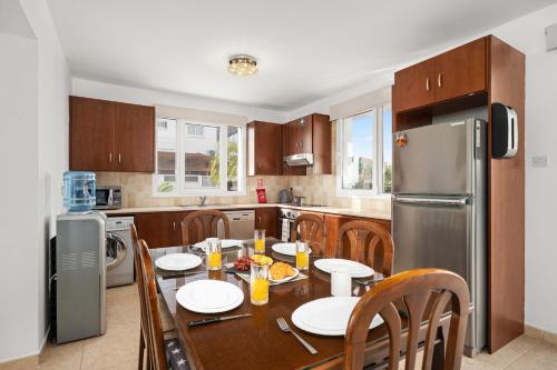 virtuve, Villa St George - 3 Bed Villa with Private Pool in Xylophaghou