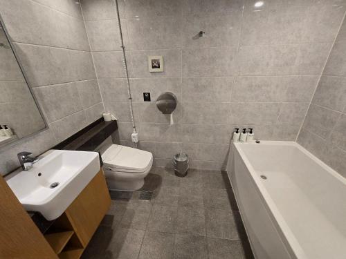 room detail thumbnail 2